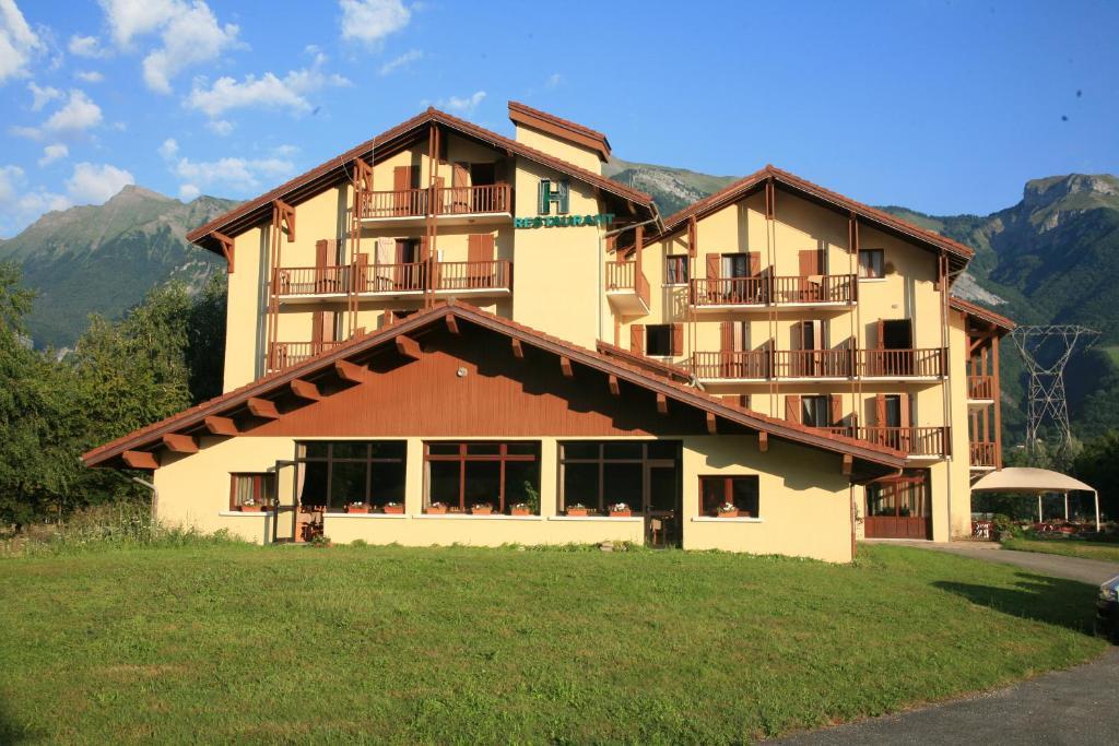 Hotel Le Sainte Helene Sainte-Helene-sur-Isere Exterior photo