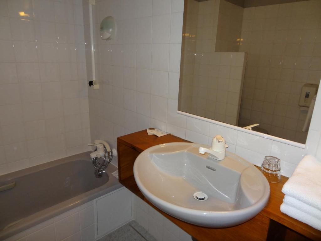 Hotel Le Sainte Helene Sainte-Helene-sur-Isere Room photo