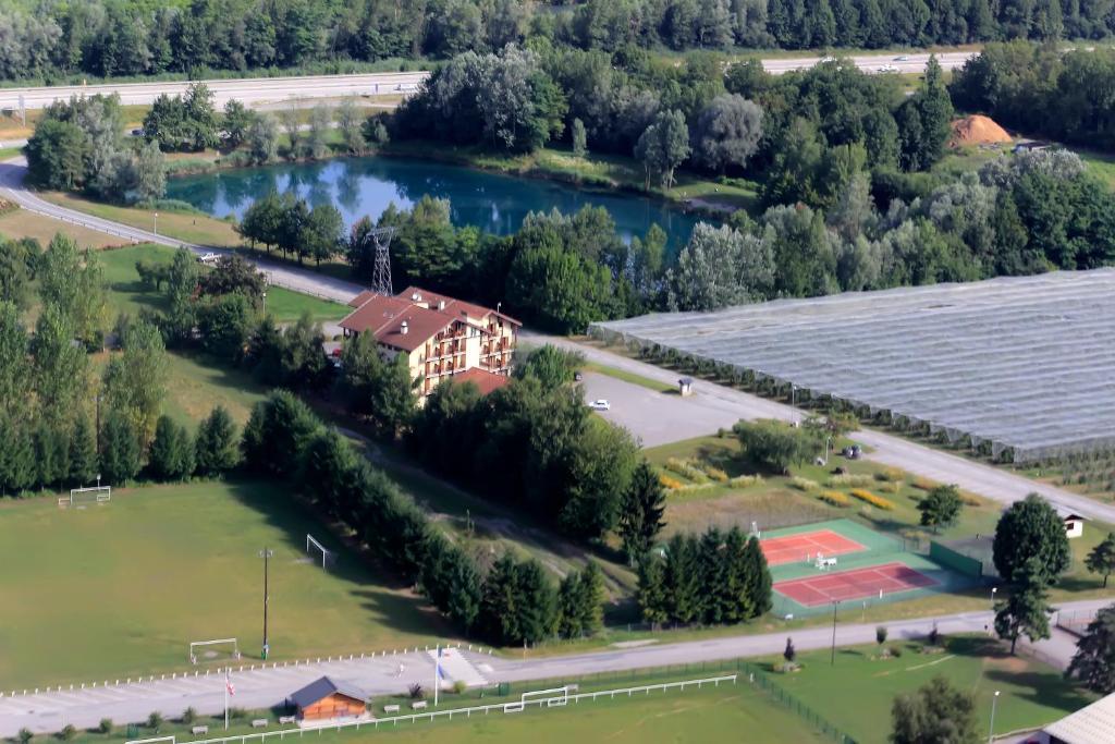 Hotel Le Sainte Helene Sainte-Helene-sur-Isere Exterior photo